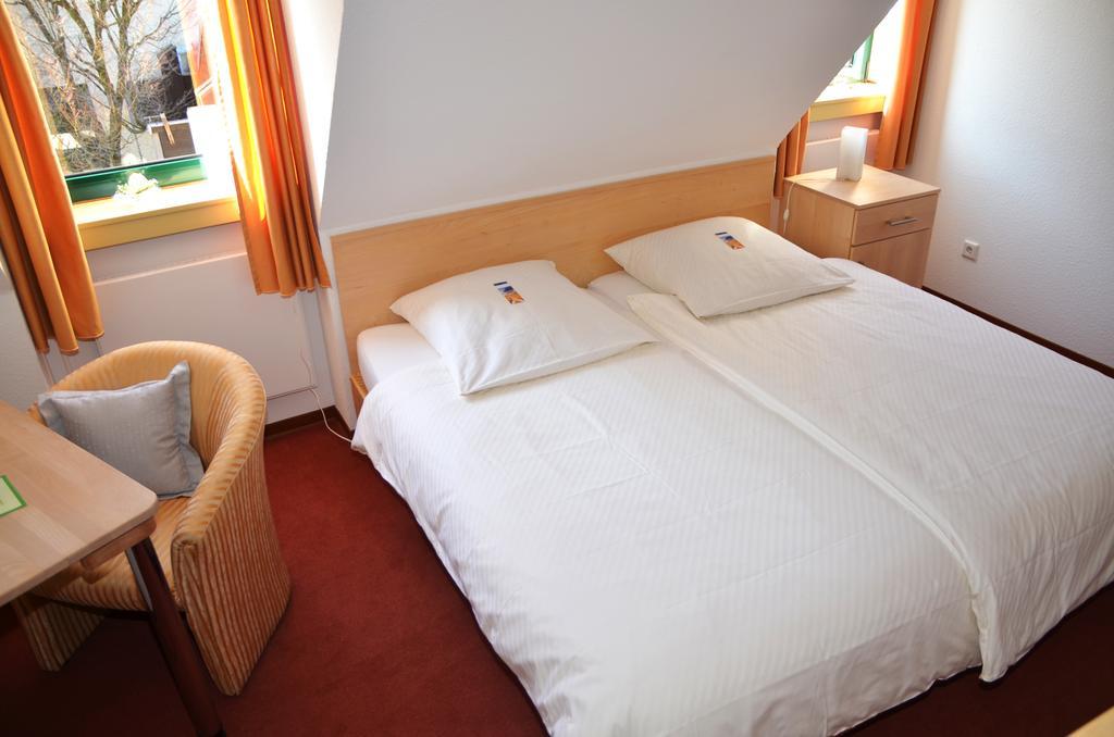 Velcrea Hotel Willebadessen Bilik gambar